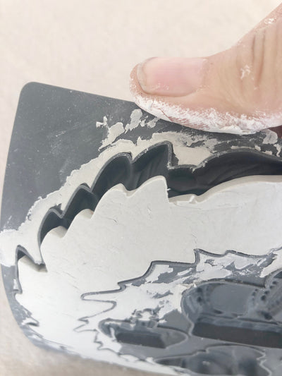 IOD Olive Crest Decor Mould