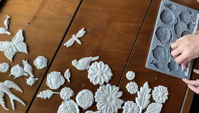 IOD He Loves Me Daisy Decor Mould