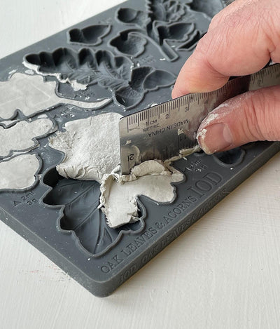 IOD Oak Leaves & Acorns Decor Mould