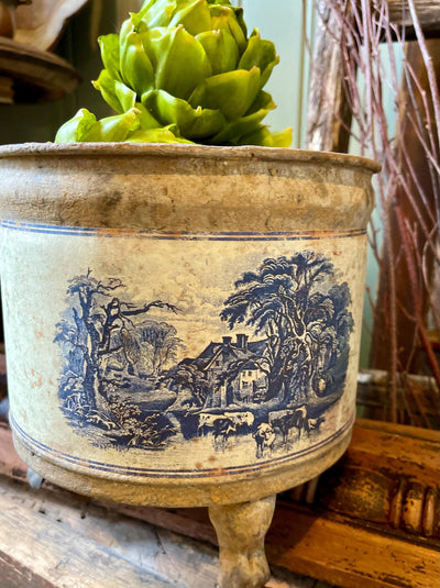 Round blue toile aged container