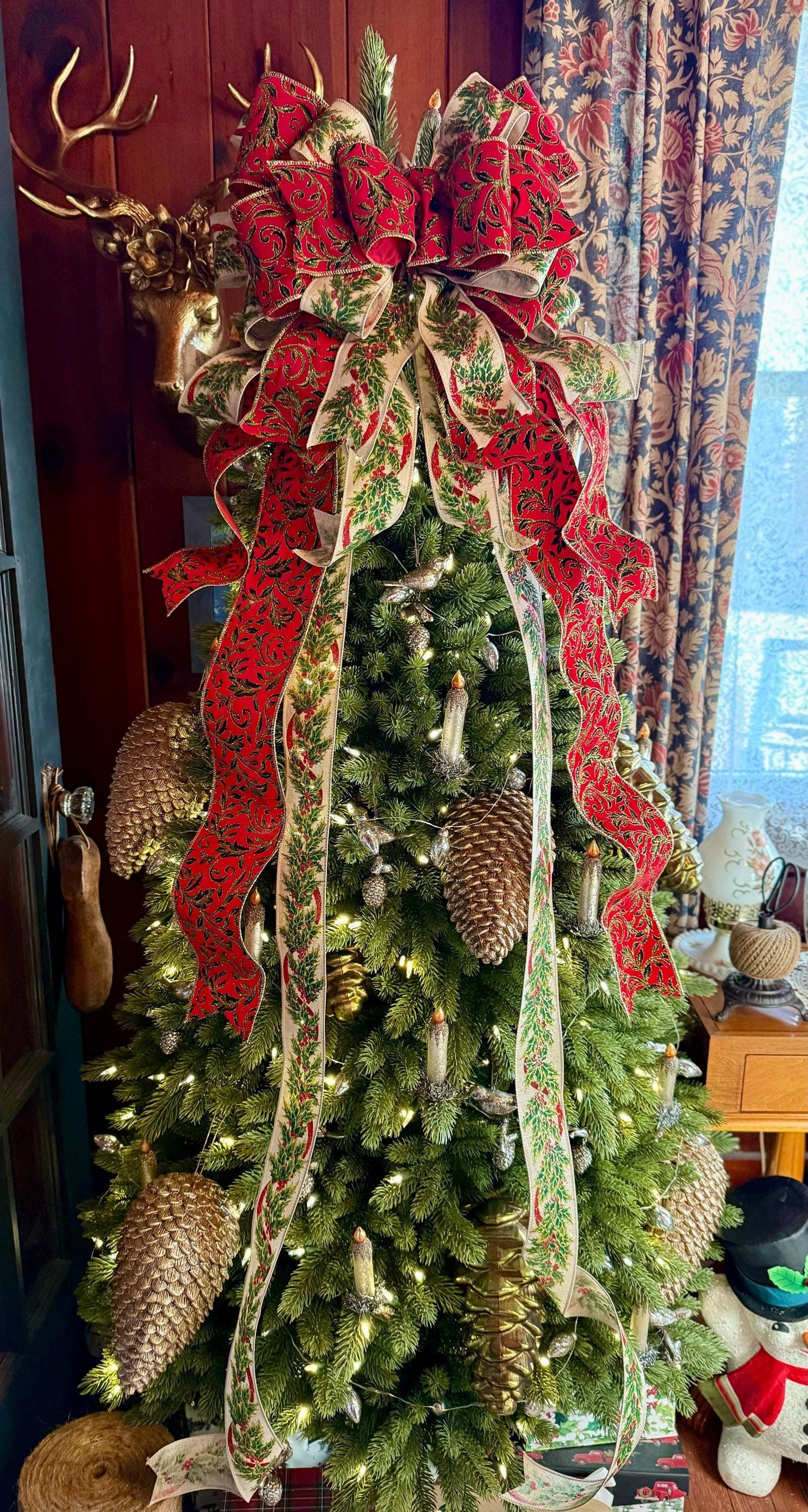 The Mariah Red And White Christmas Tree Topper Bow-bow With Long Strea - Crested Perch