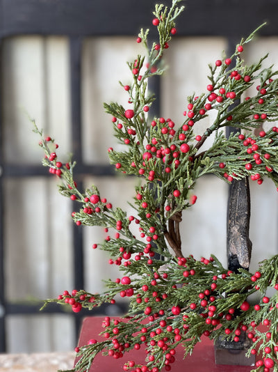 The Hollie Berry Cedar Pine Candle Ring